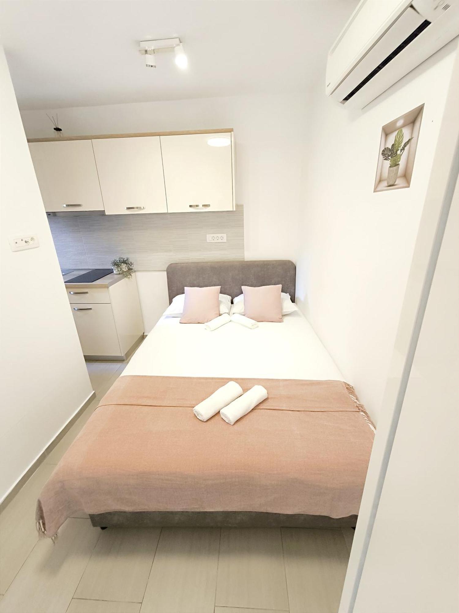 Central Apartment & Room Niko Split Eksteriør billede
