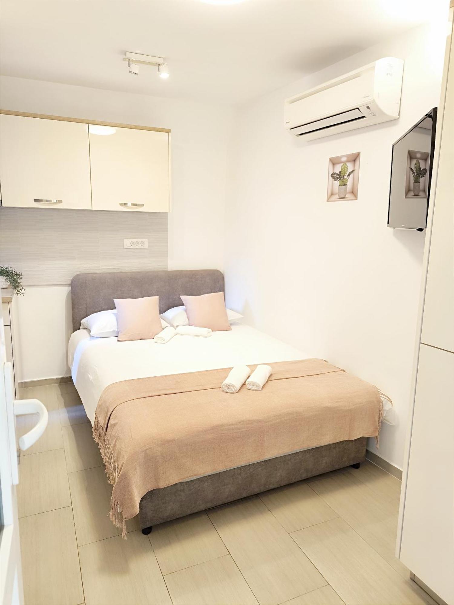 Central Apartment & Room Niko Split Eksteriør billede