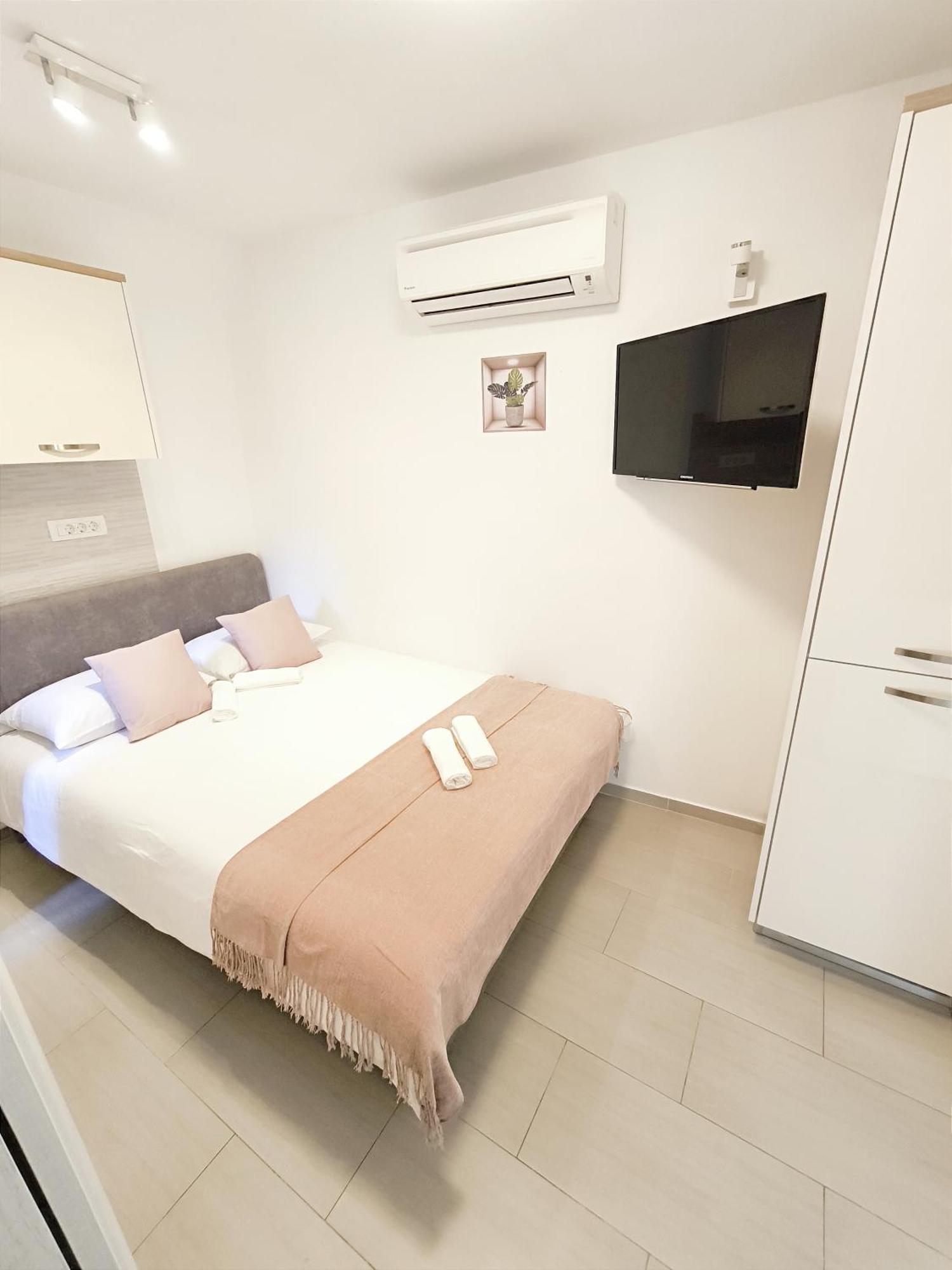 Central Apartment & Room Niko Split Eksteriør billede